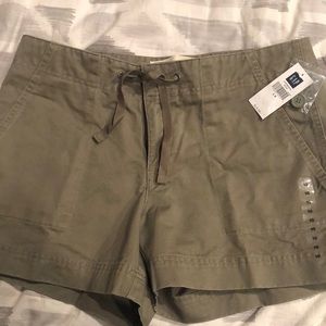 Army green Gap shorts with drawstring and zipper size 10 new with tags